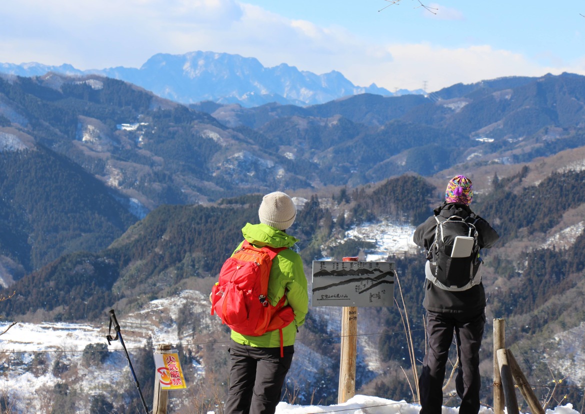 両神山仰ぎ見る