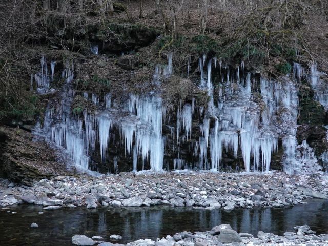 三十槌の氷柱