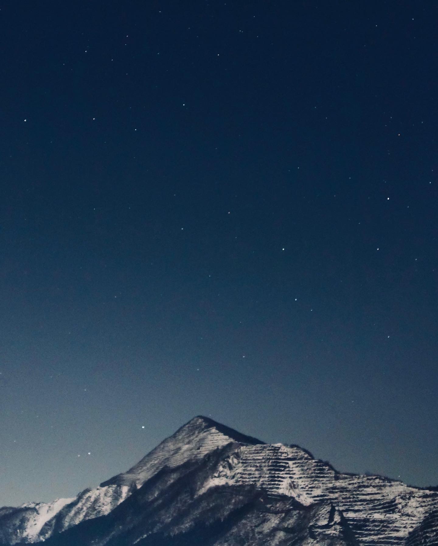 星空と雪の武甲山