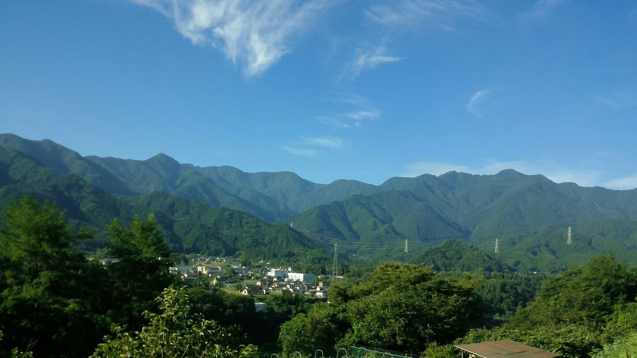 くな、ひらにた区から見た夏の秩父連山