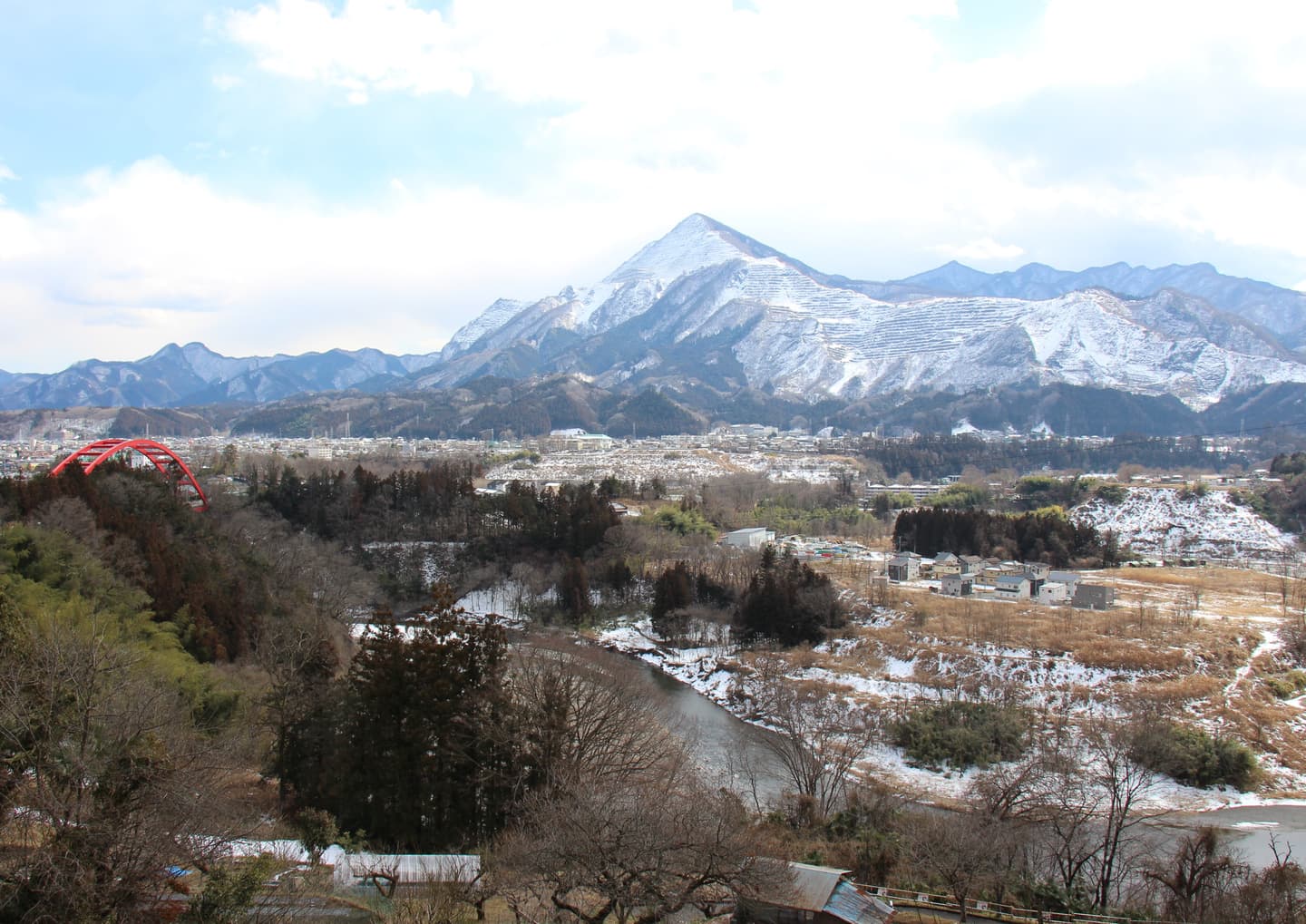 6武甲山と巴川橋