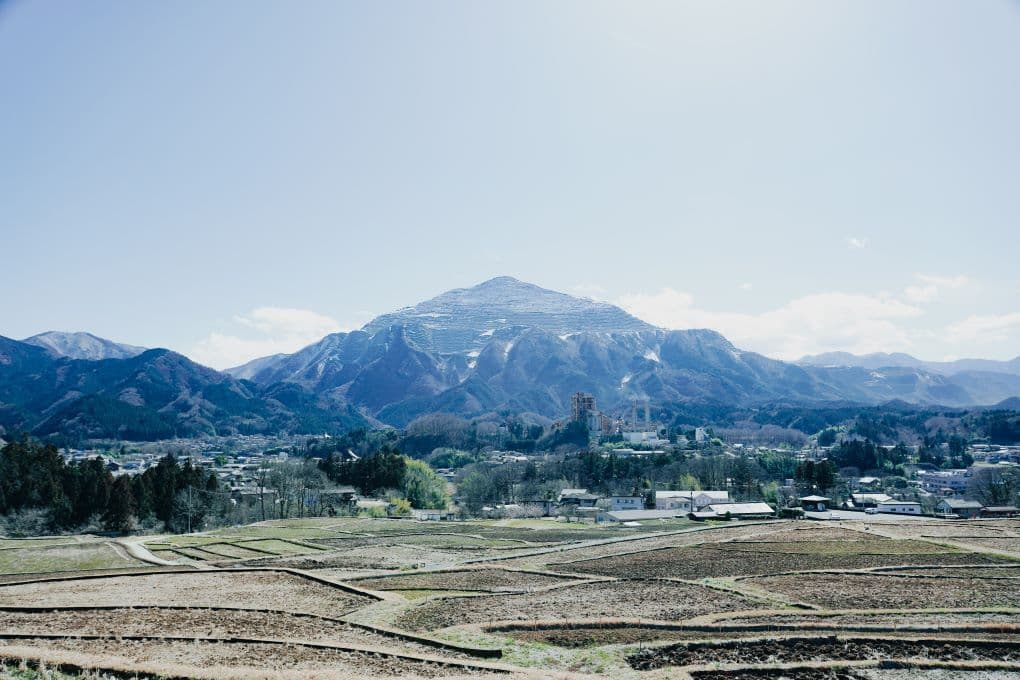 110武甲山と棚田